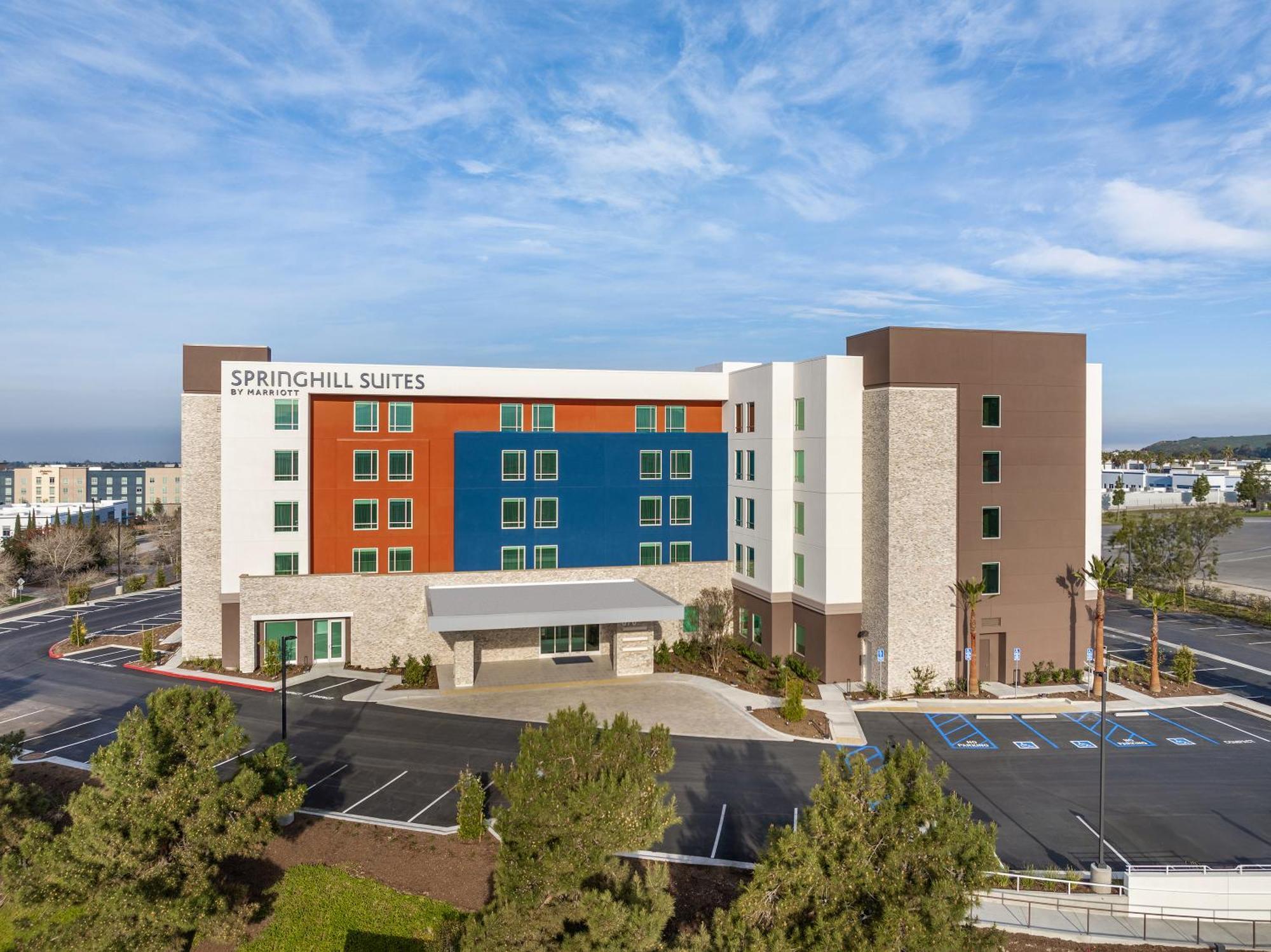 Springhill By Marriott Eastlake 3*