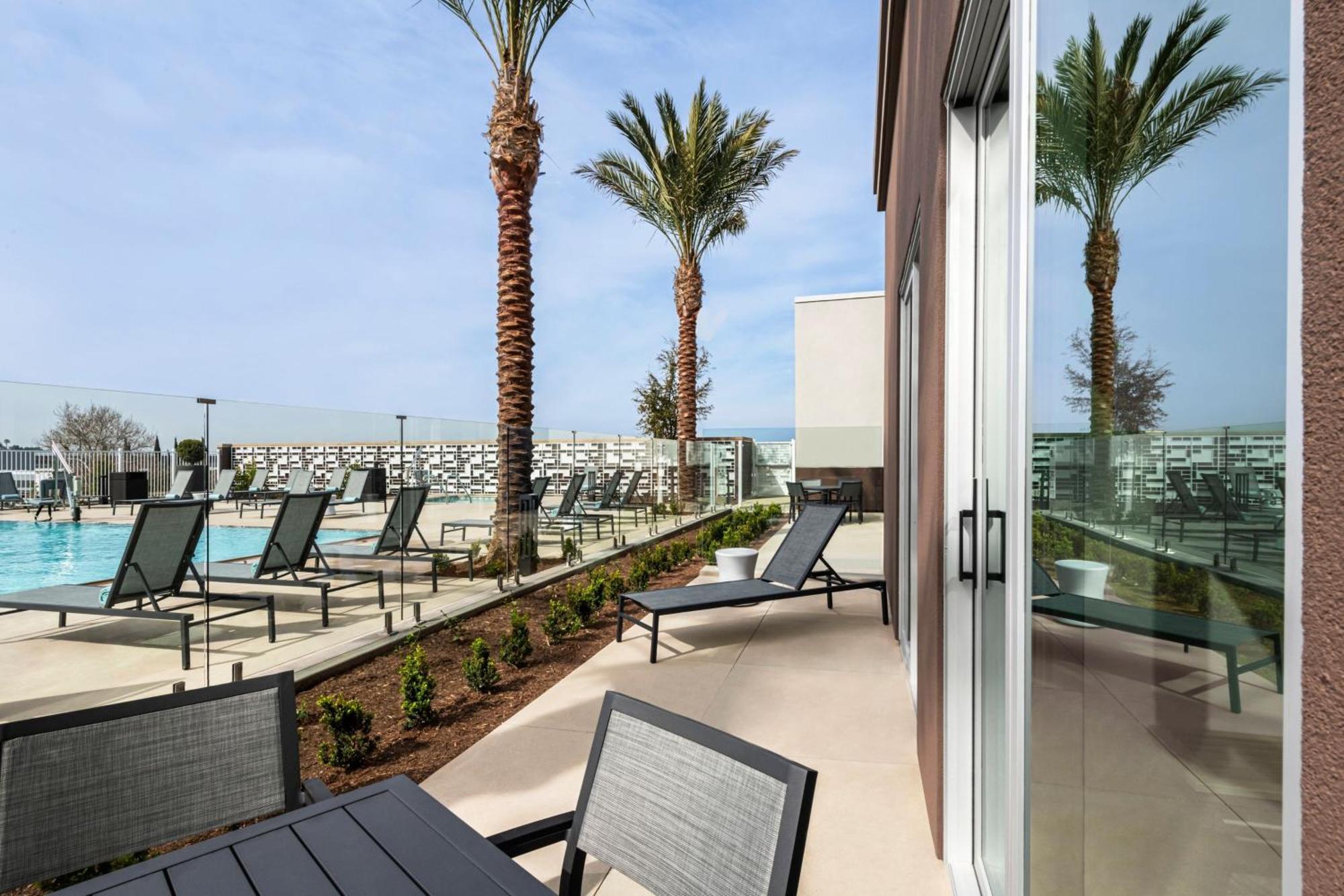 Springhill By Marriott Eastlake Hotel
