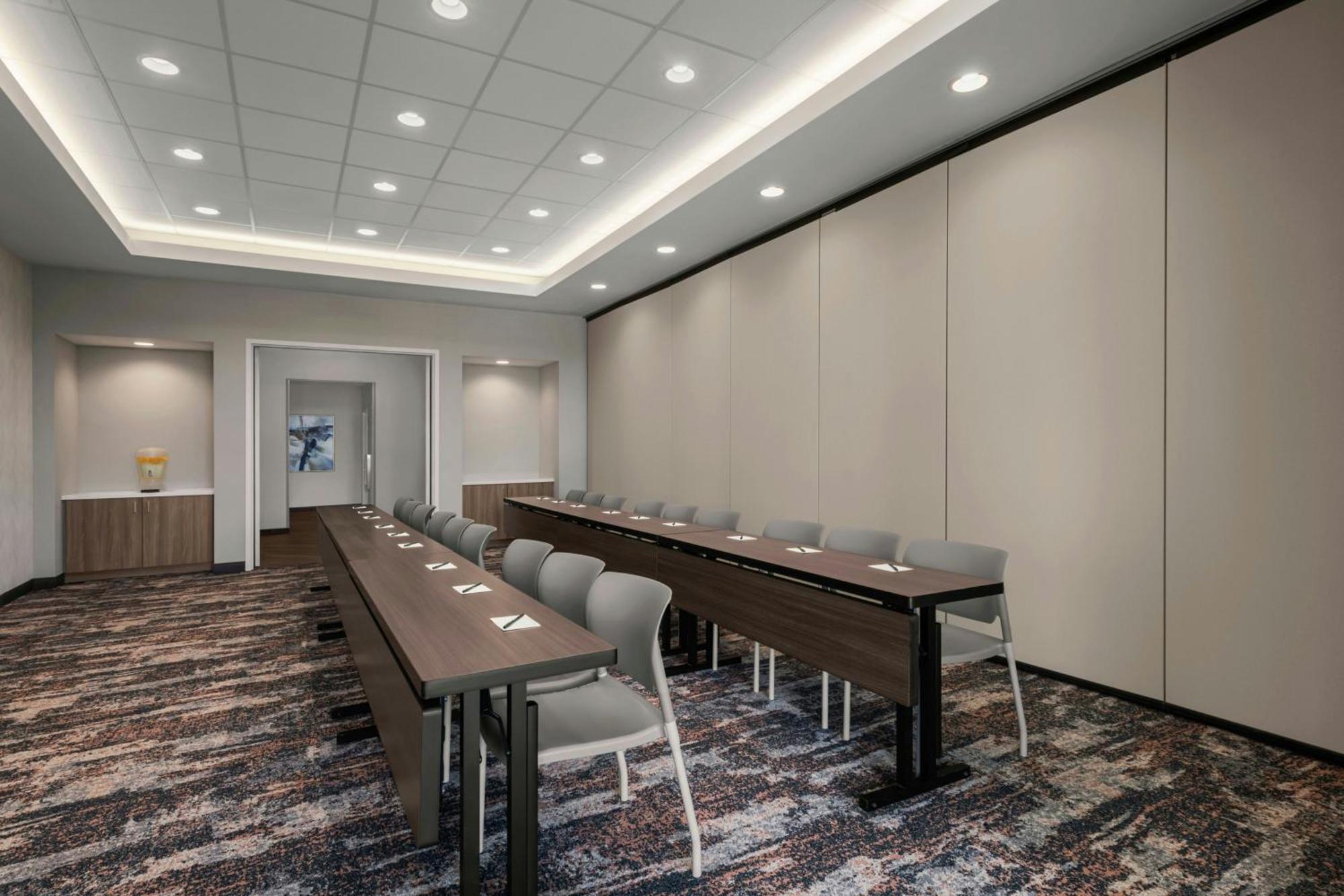 Springhill By Marriott Eastlake Hotel