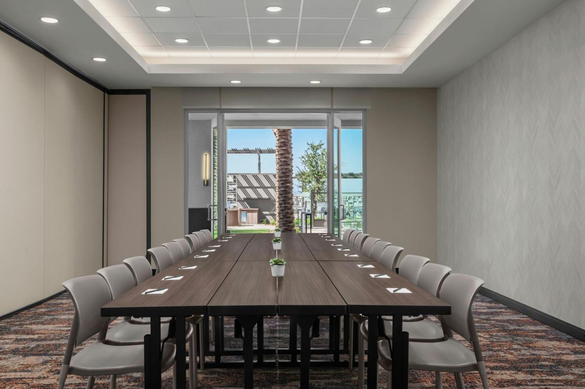 Springhill By Marriott Eastlake 3*