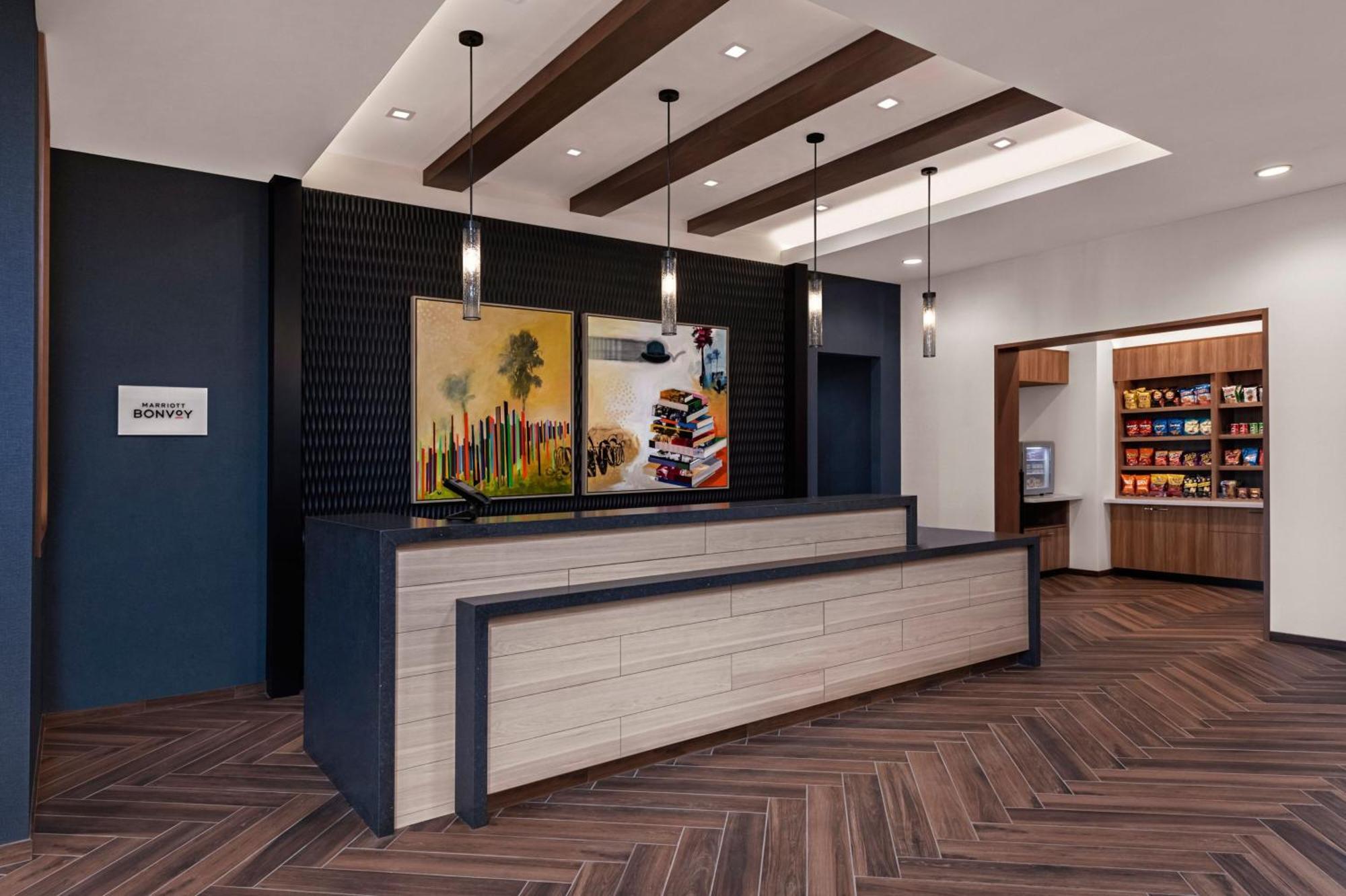 Springhill By Marriott Eastlake 3*